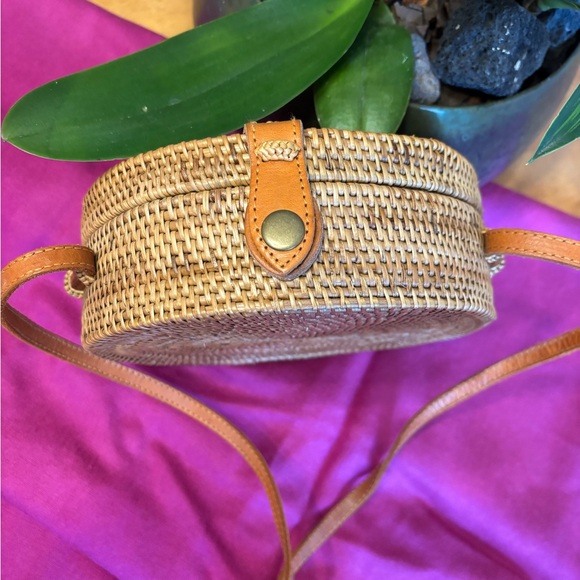The Winding Road Round Bag- Natural Handcrafted by Balinese Women - Picture 2 of 7